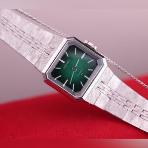 Vintage 1973 Seiko Carrée 17-3330 [Manual] 
Women’s Watch, Green Glossy Dial